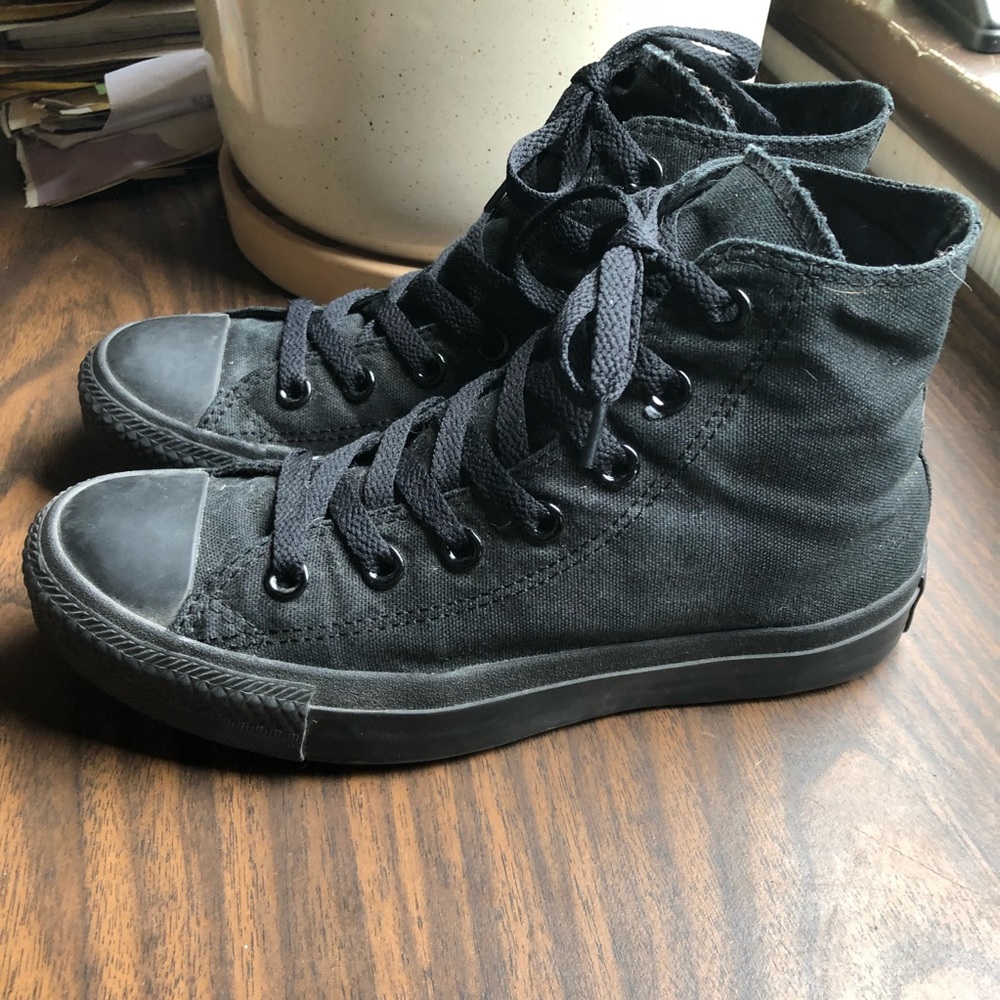 Blackout Converse Hightop Sneakers